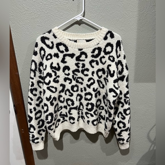 Altar’d State Leopard Print Soft Sweater Size L EUC Cream and Black Color - Picture 1 of 3